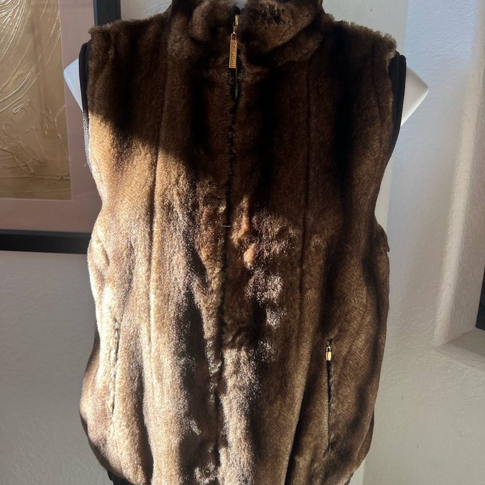 St. John faux fur vest size L large in brown GUC - Picture 4 of 12